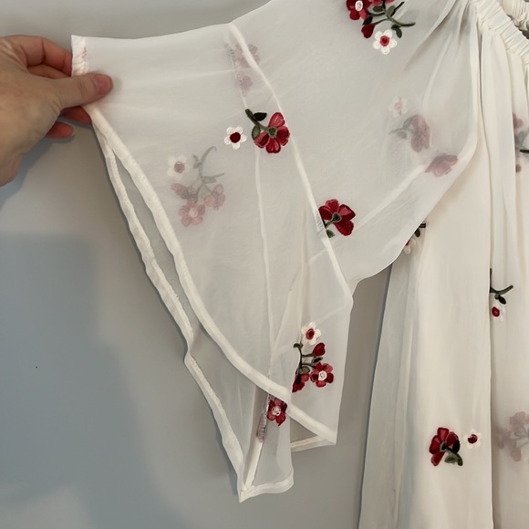 😎 Summer Sale! Beautiful embroidered blouse size M-L - Picture 2 of 8